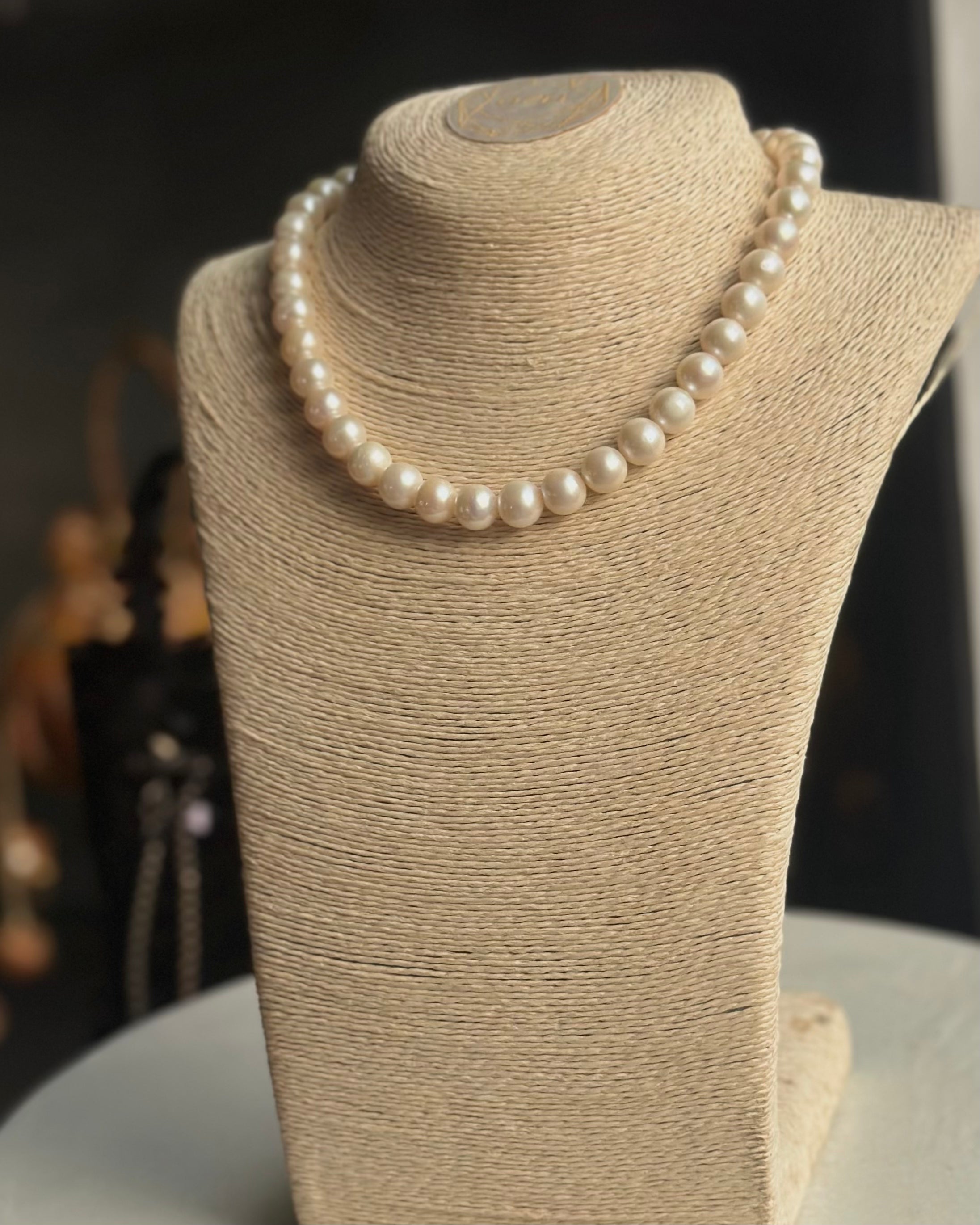 Freshwater Choker Necklace 10mm Round White Pearls