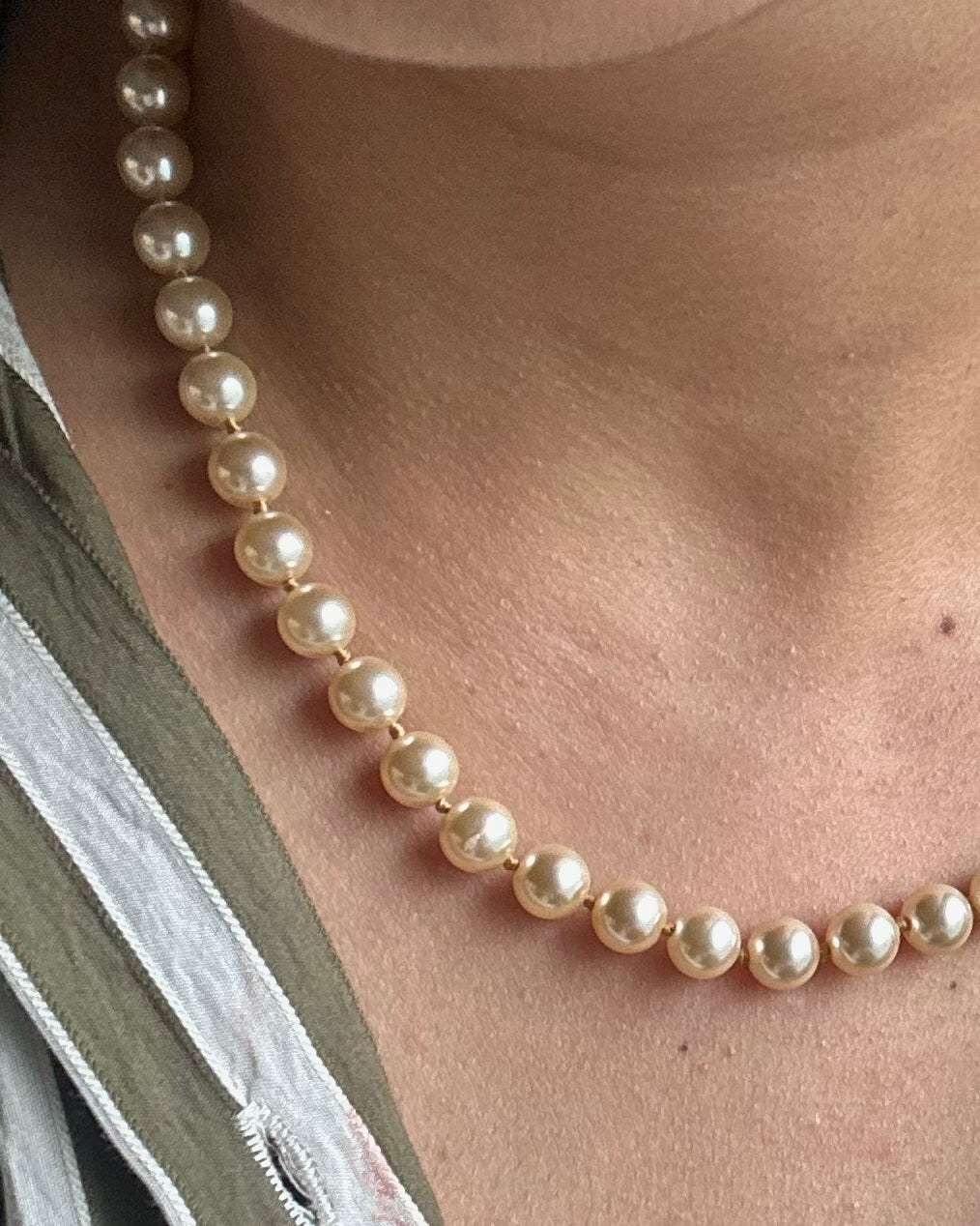 Pearl string necklace