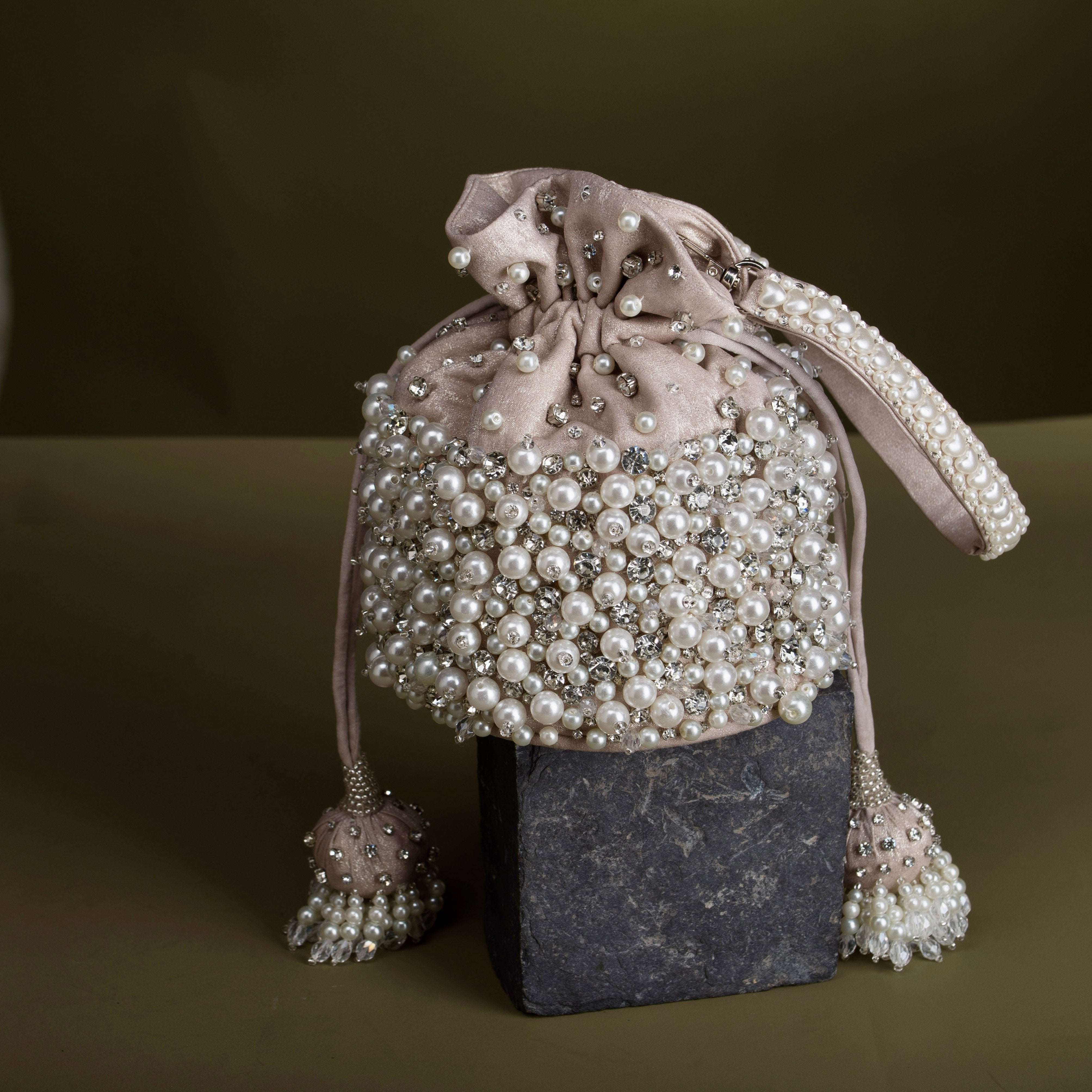 Bijoux pearl round bucket bag